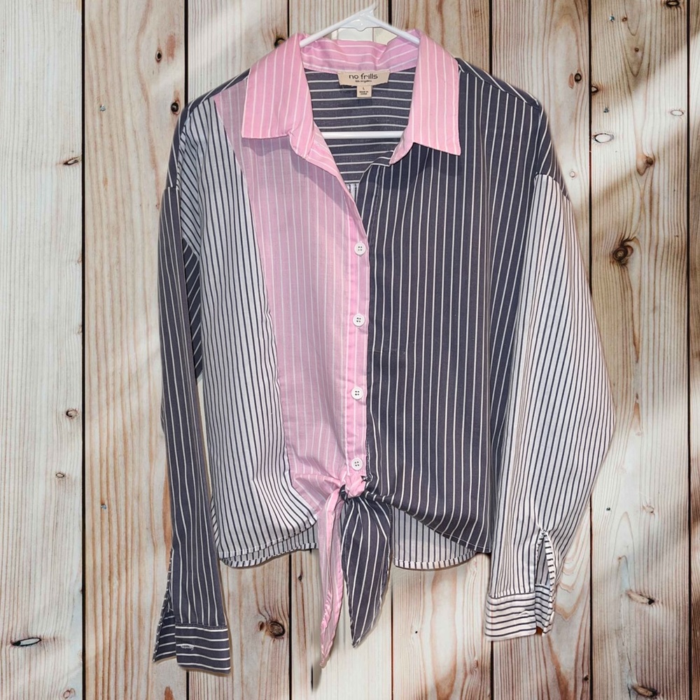 No Frills button up. Size L